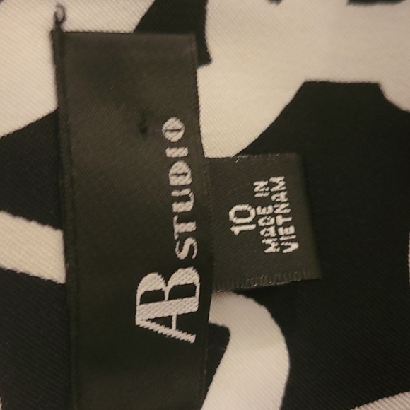 Dress - Picture 4 of 5